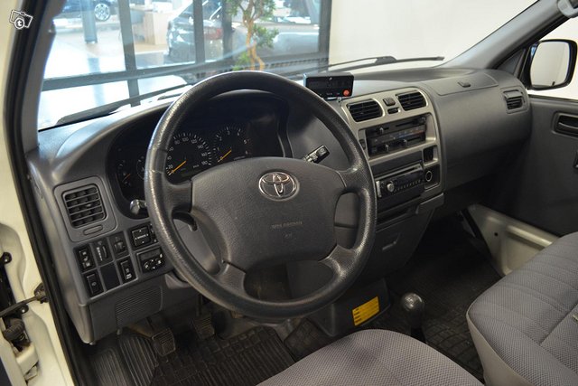 TOYOTA Hiace 9