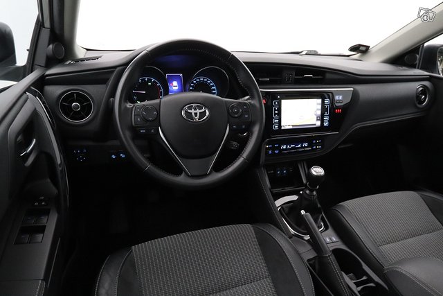 Toyota Auris 9