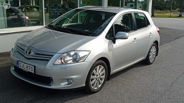 TOYOTA Auris