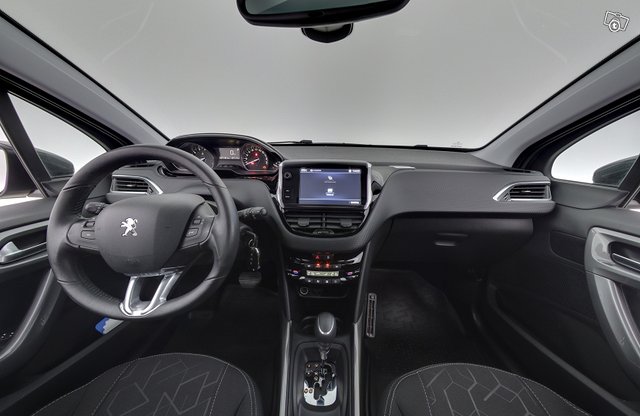 Peugeot 2008 8