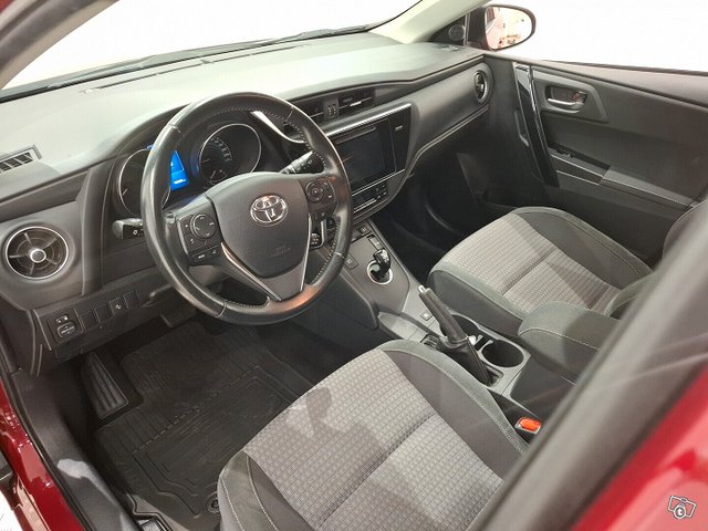 Toyota Auris 7