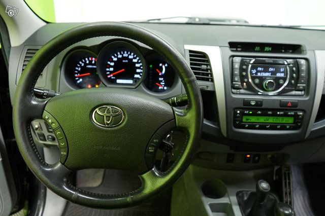 Toyota Hilux 8