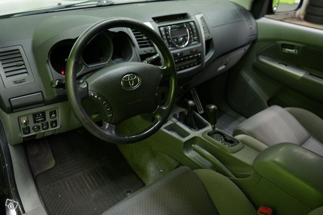 Toyota Hilux 14