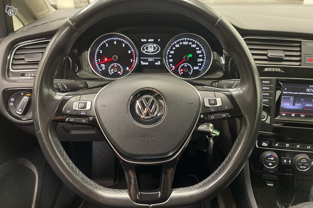 Volkswagen Golf 16