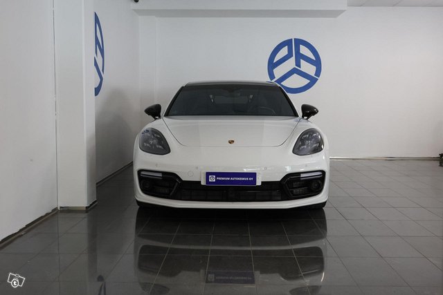 Porsche Panamera 25