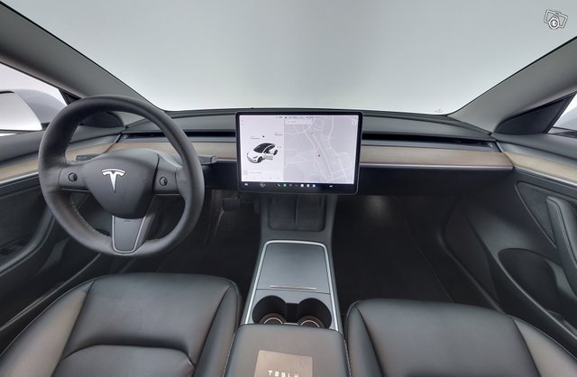 TESLA Model 3 8