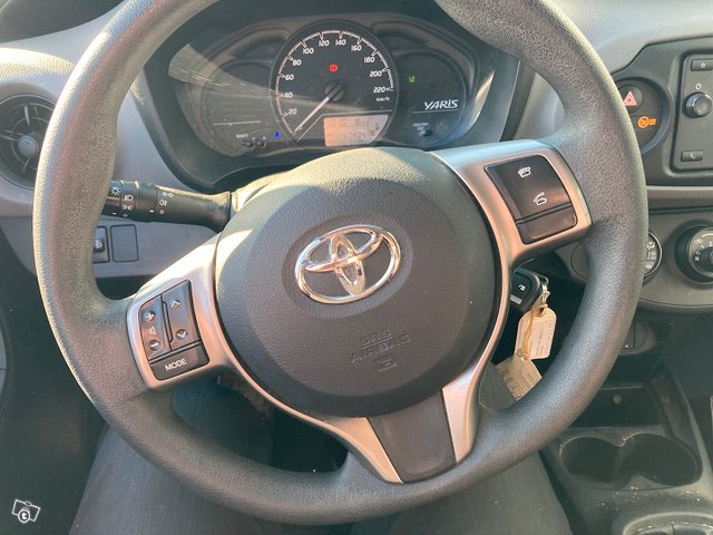 Toyota Yaris 11