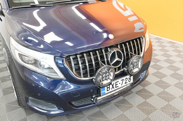 Mercedes-Benz V 9