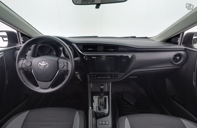 Toyota Auris 11