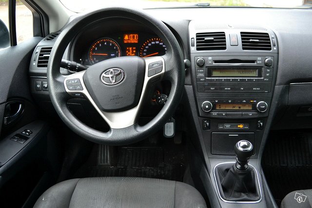 Toyota Avensis 15