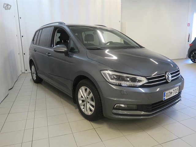 VOLKSWAGEN Touran 3