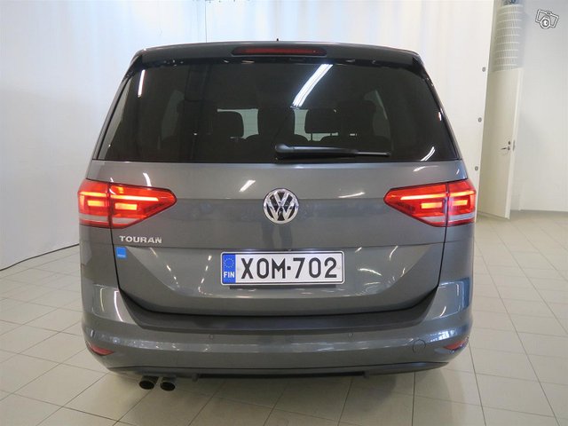 VOLKSWAGEN Touran 21