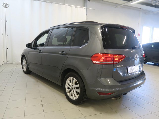 VOLKSWAGEN Touran 22