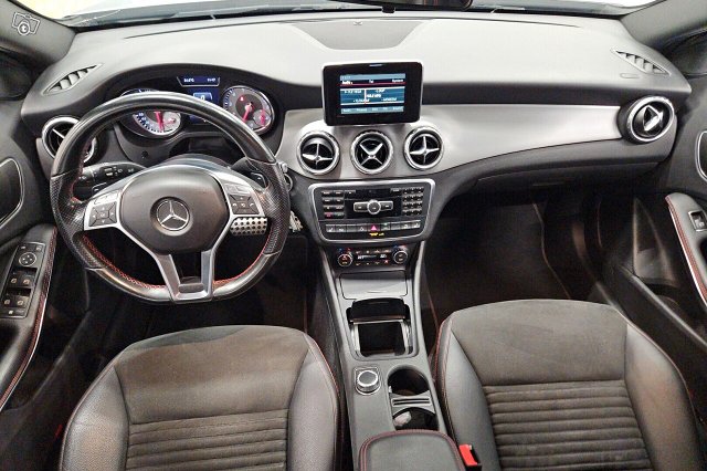 Mercedes-Benz GLA 8