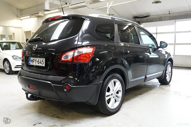 Nissan Qashqai+2 3