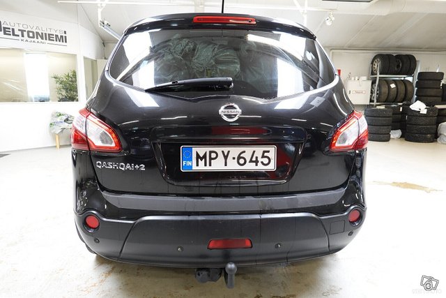 Nissan Qashqai+2 4