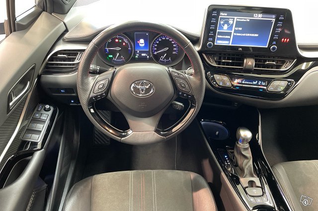 Toyota C-HR 7