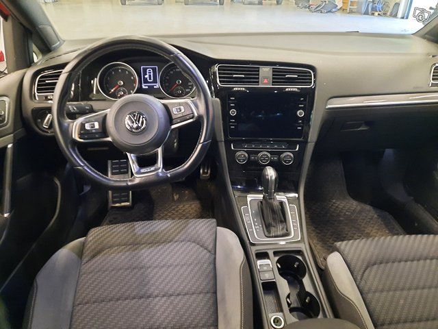 Volkswagen Golf 9