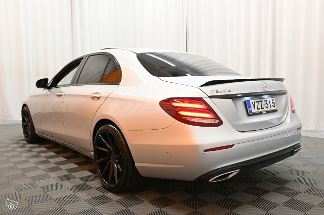 Mercedes-Benz E 9