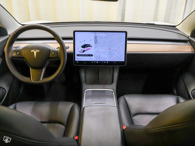 Tesla Model 3 9