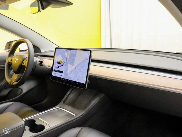 Tesla Model 3 10