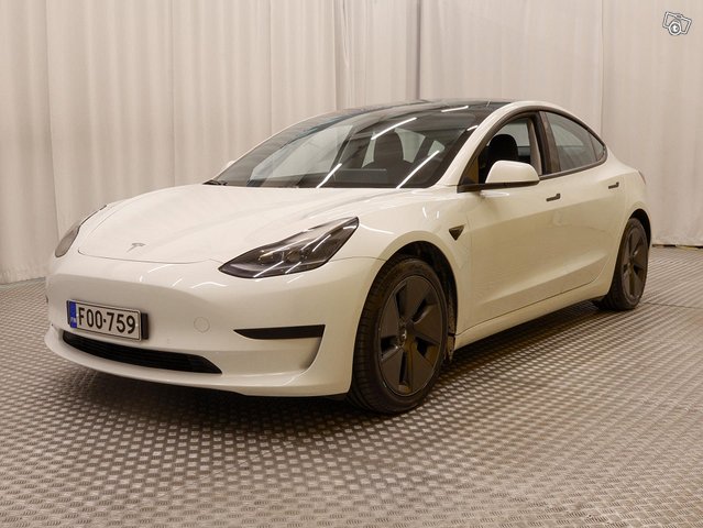 Tesla Model 3 22