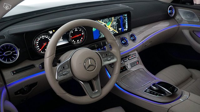 Mercedes-Benz CLS 9