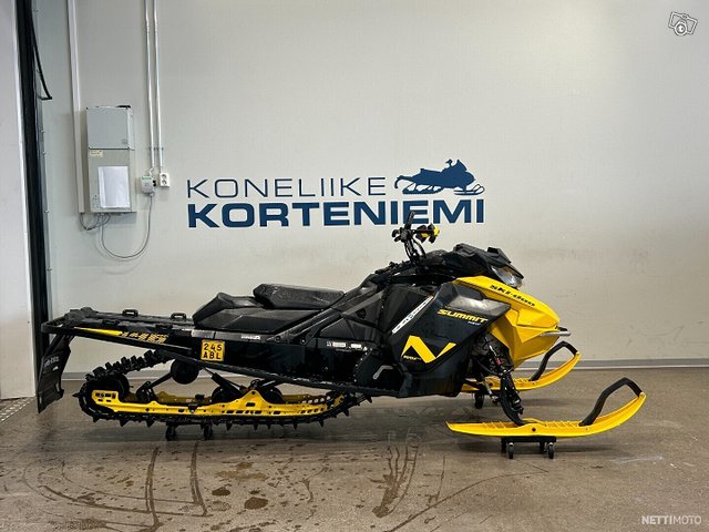 Ski-Doo Summit 2