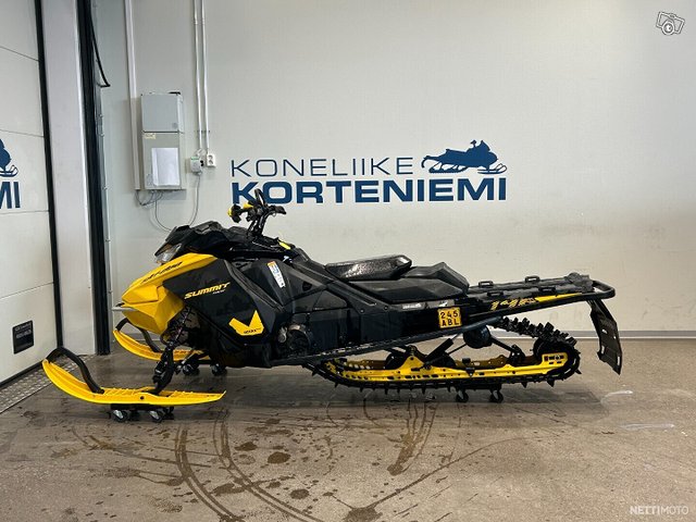 Ski-Doo Summit 5