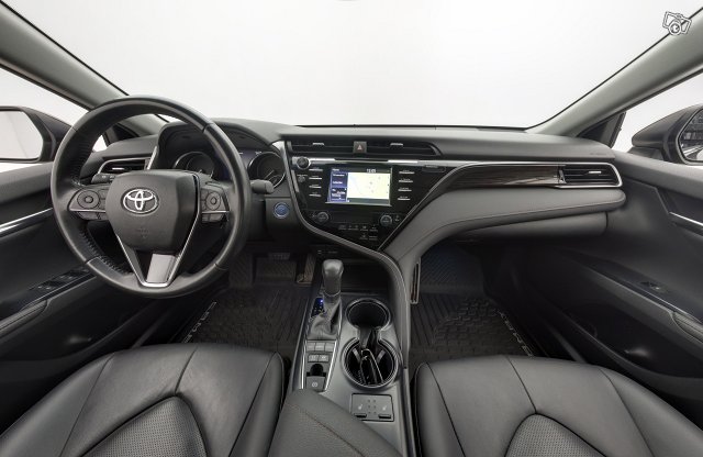 TOYOTA CAMRY 8