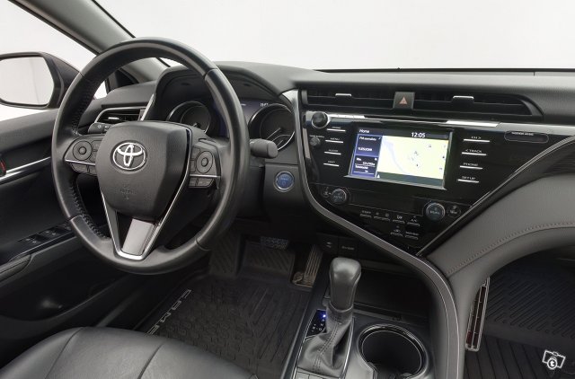 TOYOTA CAMRY 9