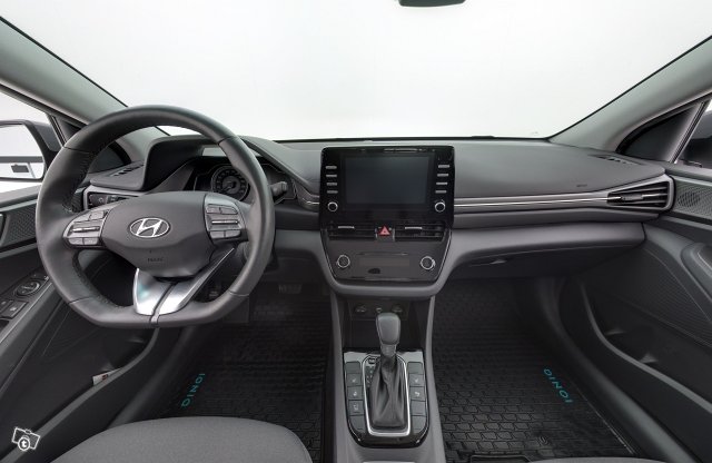 HYUNDAI IONIQ Hybrid 10