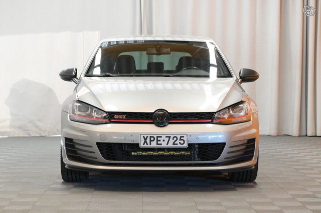 Volkswagen Golf 2