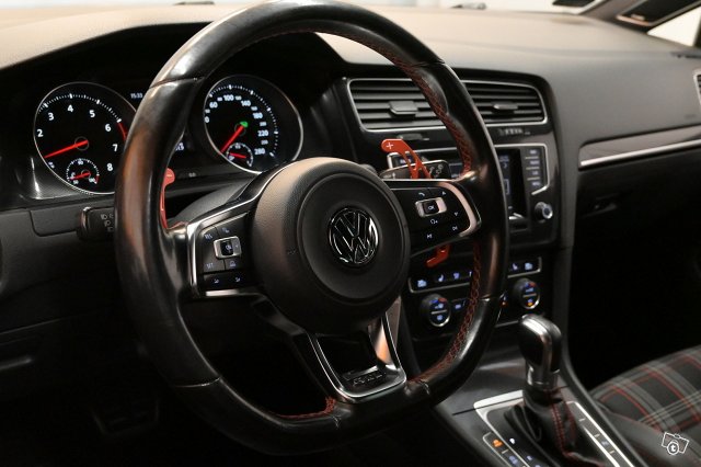 Volkswagen Golf 13