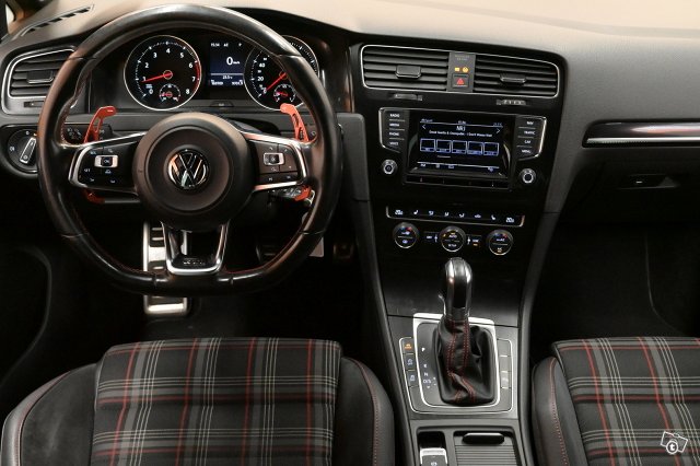 Volkswagen Golf 14