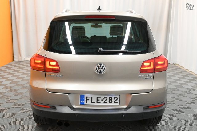 Volkswagen Tiguan 7