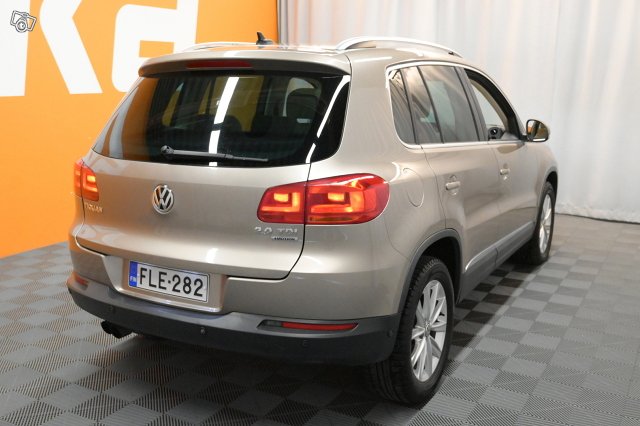 Volkswagen Tiguan 8