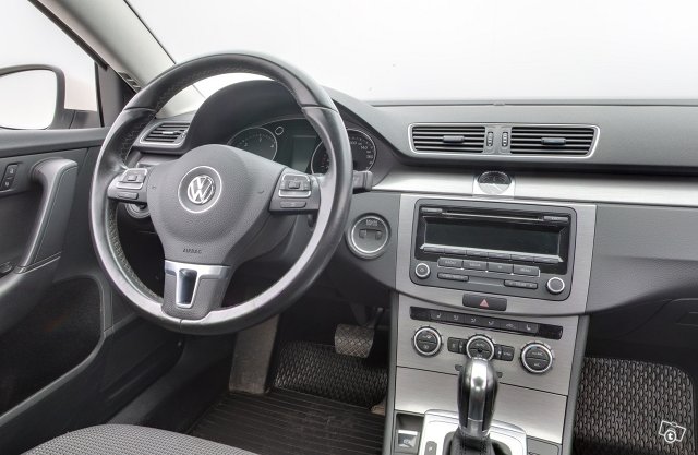 Volkswagen Passat 9