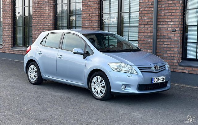 Toyota Auris 1