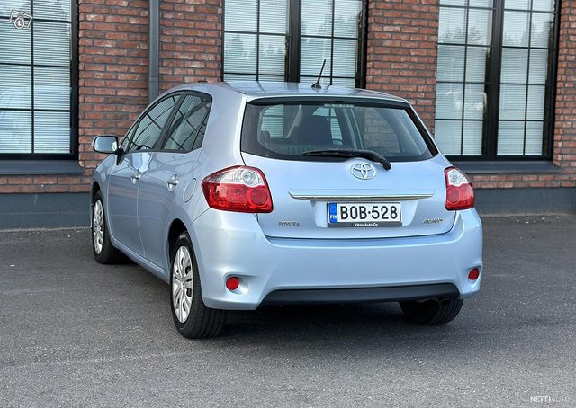 Toyota Auris 7