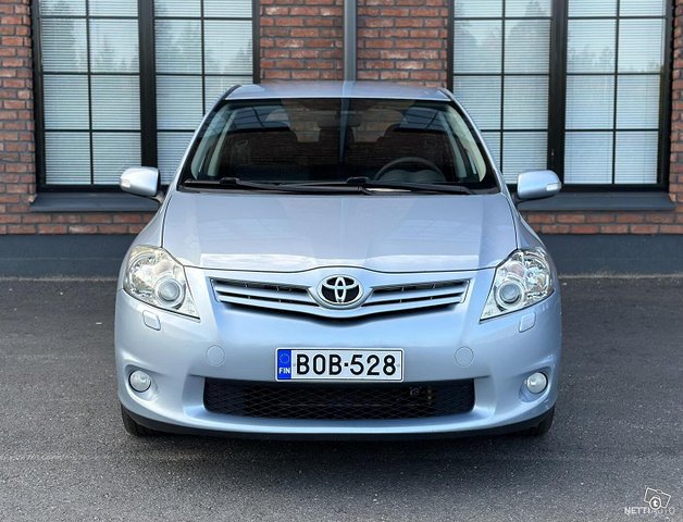 Toyota Auris 11