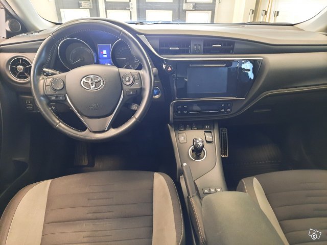 Toyota Auris 9