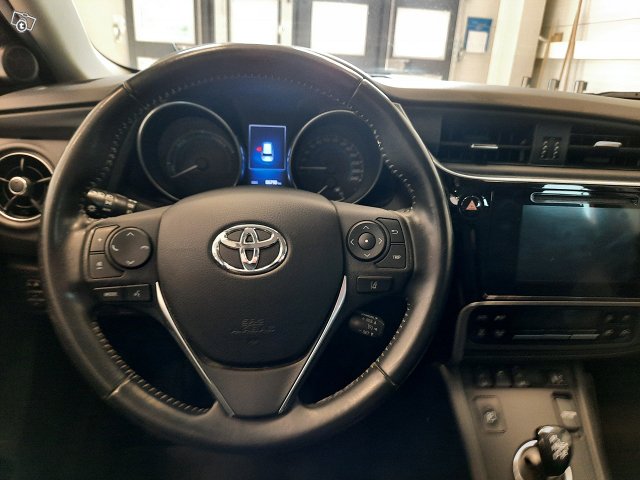 Toyota Auris 10