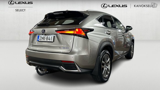 Lexus NX 5