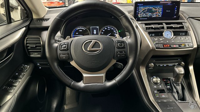 Lexus NX 11