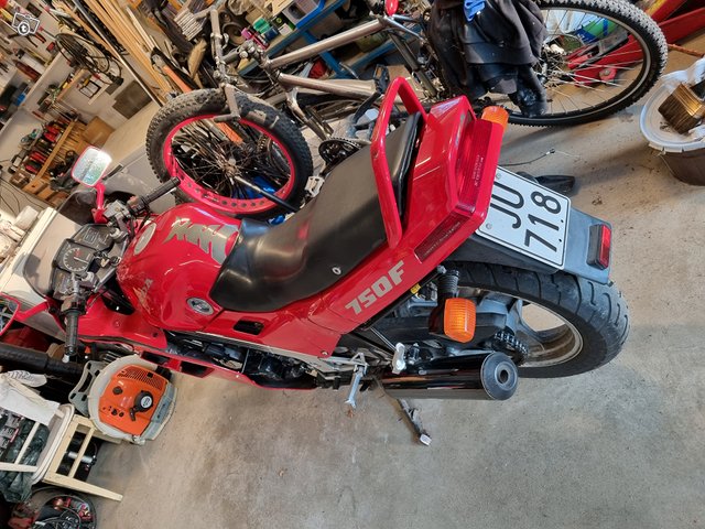 Honda vfr 750f 1987 3