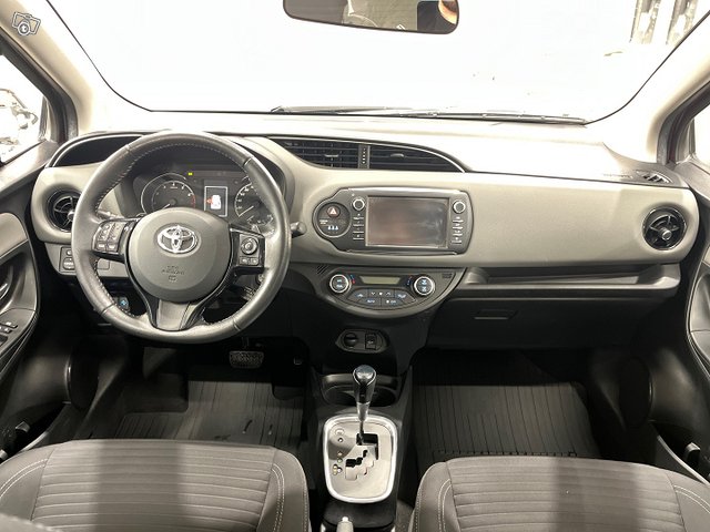 Toyota Yaris 10