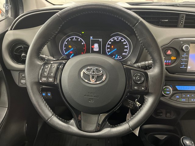 Toyota Yaris 12