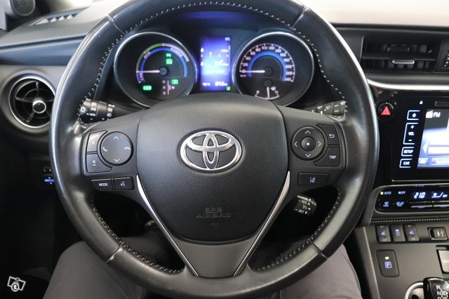 Toyota Auris 18