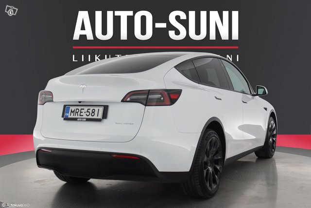 TESLA Model Y 3